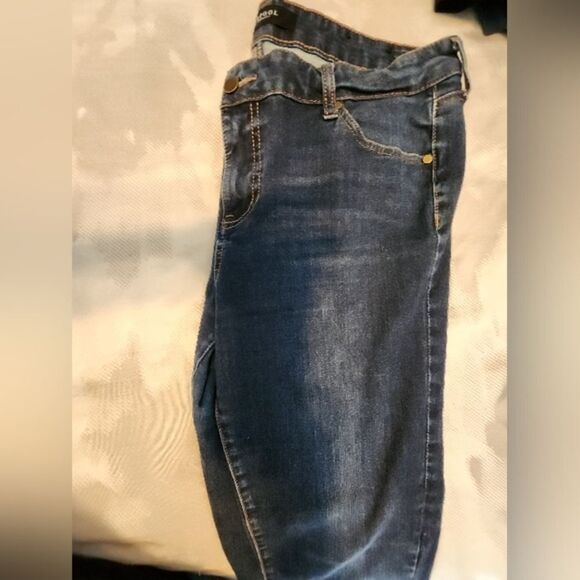 Liverpool Like New Jeans. Skinny Capri. Stretch. Size 14. - Picture 5 of 12